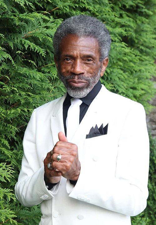 Andre-De-Shields-White-Tux2.png