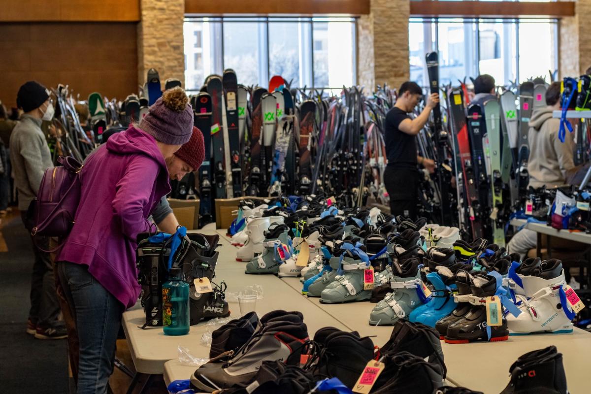 HooferSkiandSnowboardResale2 PhotobySavannaLee