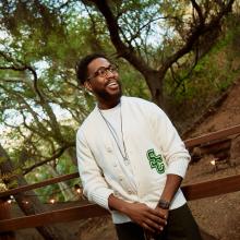 RAP 20211207 CORY HENRY GRAMMY PROMO LA LOOK 1 OUTSIDE 0030 mediu RAP 20211207 CORY HENRY GRAMMY PROMO LA LOOK 1 OUTSIDE 0030 mediu